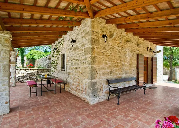 Stancija Bursic 펜션 풀라