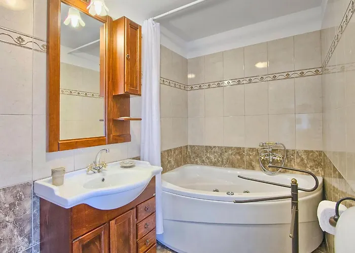 Stancija Bursic 펜션 풀라